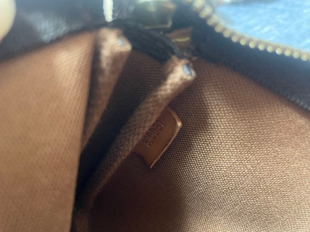 ルイヴィトン アクセソワール　アクセサリーポーチ　ストラップ