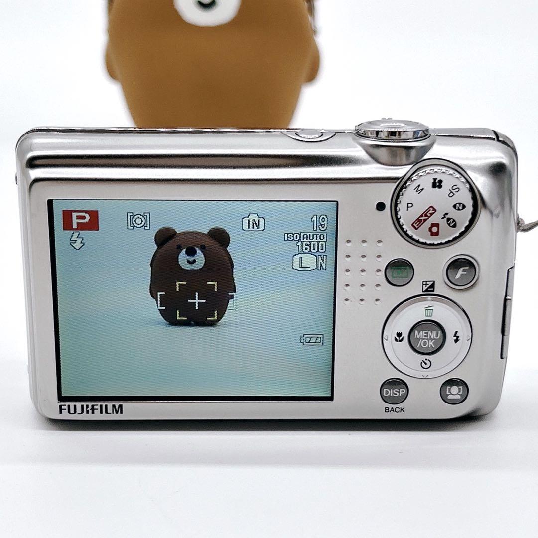 FUJIFILM FinePix F70EXR デジカメ シルバー 充電器