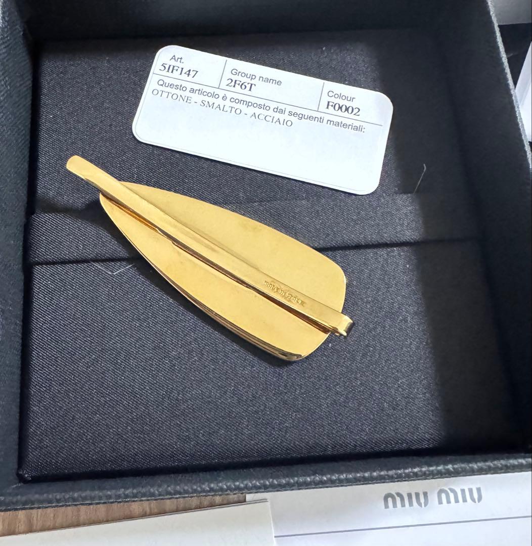 MIU MIU ミュウミュウ　ヘアピン エナメルメタル　ブラック　ゴールド
