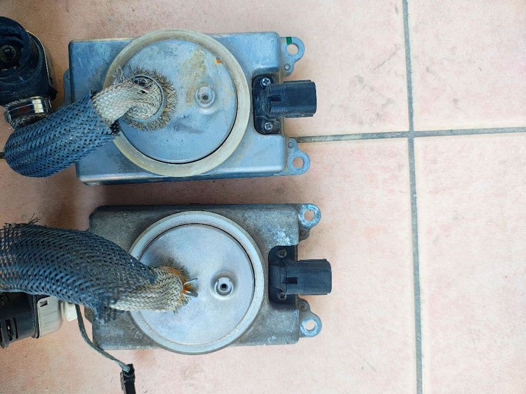 HINO 日野 いすゞ HID バラストASSY W3T10971 2個