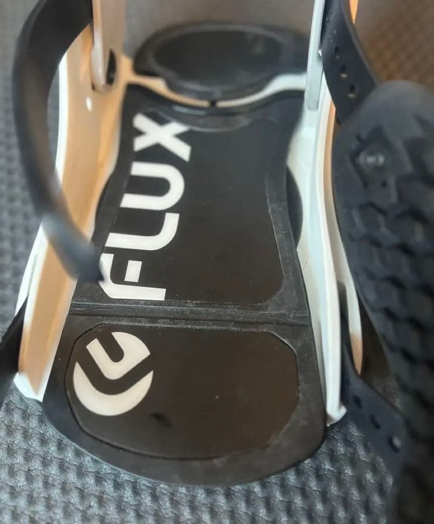 FLUX スノーボードビンディング ホワイト/ブラック