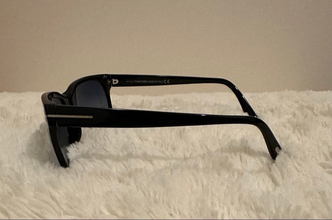 TOM FORD ブラック サングラス
