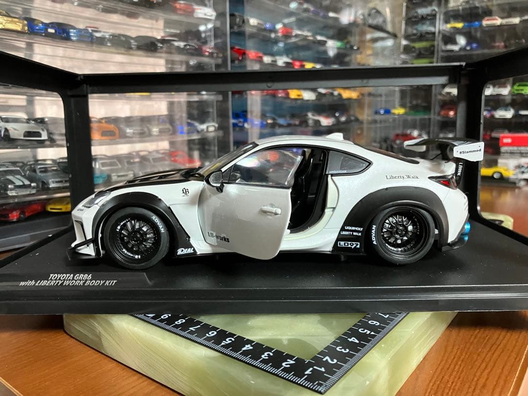 トヨタGR86 リバティウォーク　1/18 新品未使用