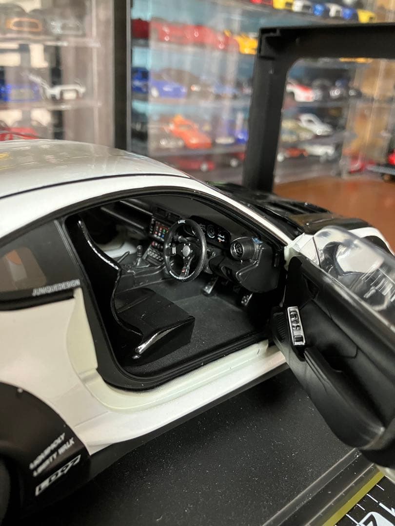 トヨタGR86 リバティウォーク　1/18 新品未使用