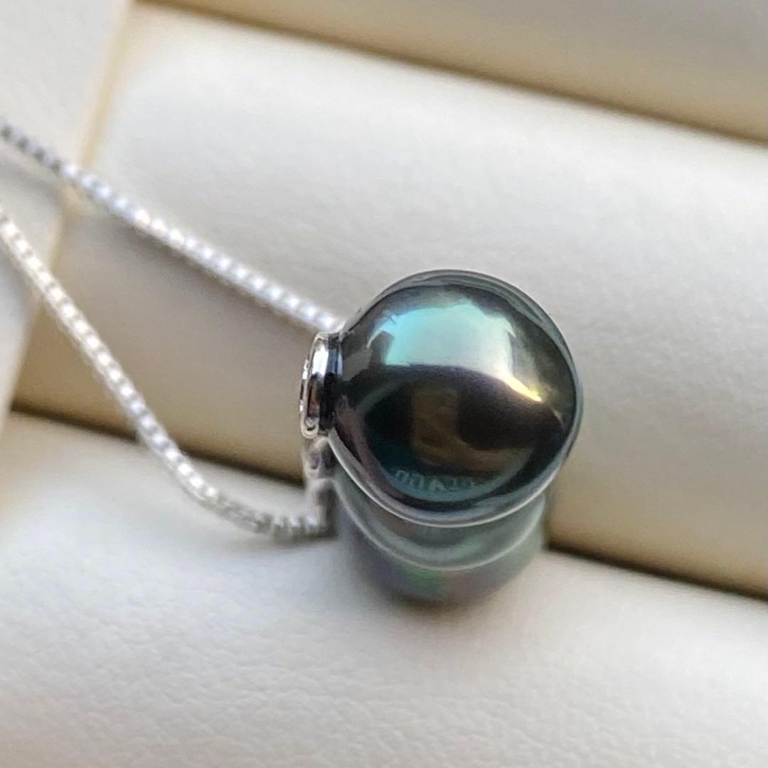 本真珠　南洋黒蝶真珠3連パールネックレストップ　ピーコックグリーン虹色PT804