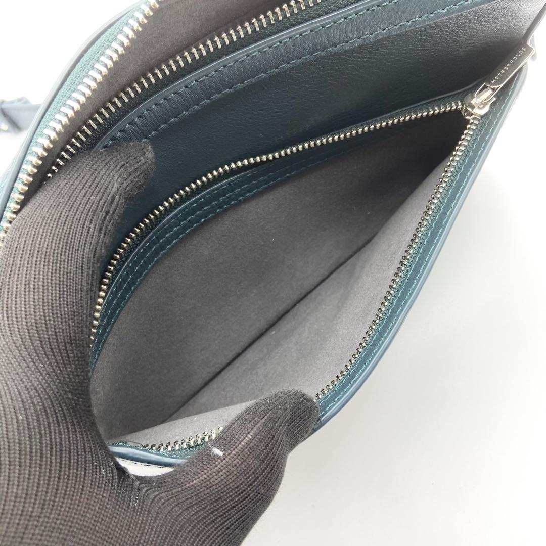 極美品 マザーハウス リニア ショルダーバッグ レザー グリーニッシュ