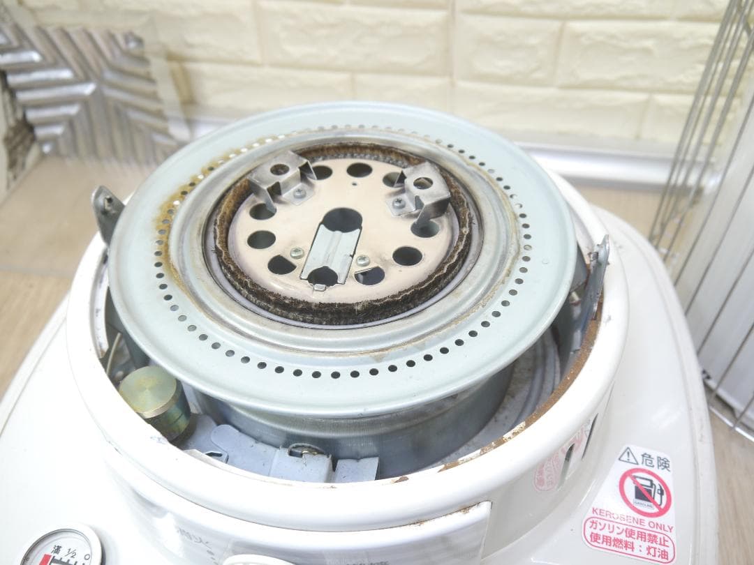 送料無料◇2013年◇コロナ 石油ストーブ ホワイト 筒形 灯油