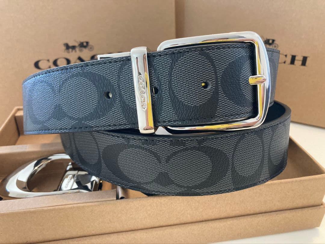 SALE♪コーチ　新品　リバーシブル　バックル回転可能　シンプルベルト