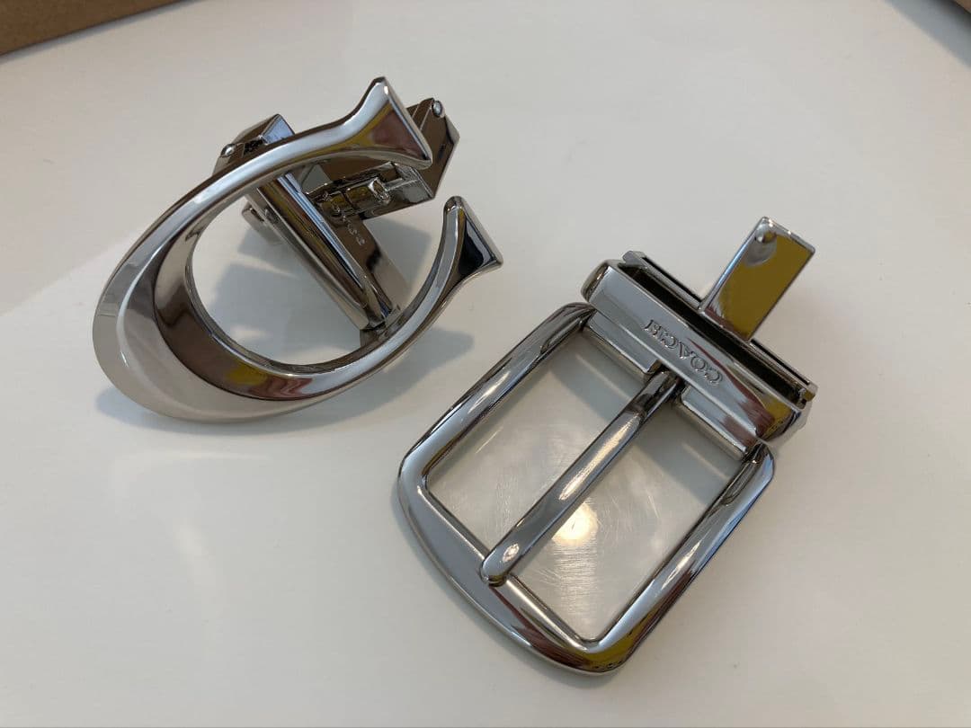 SALE♪コーチ　新品　リバーシブル　バックル回転可能　シンプルベルト