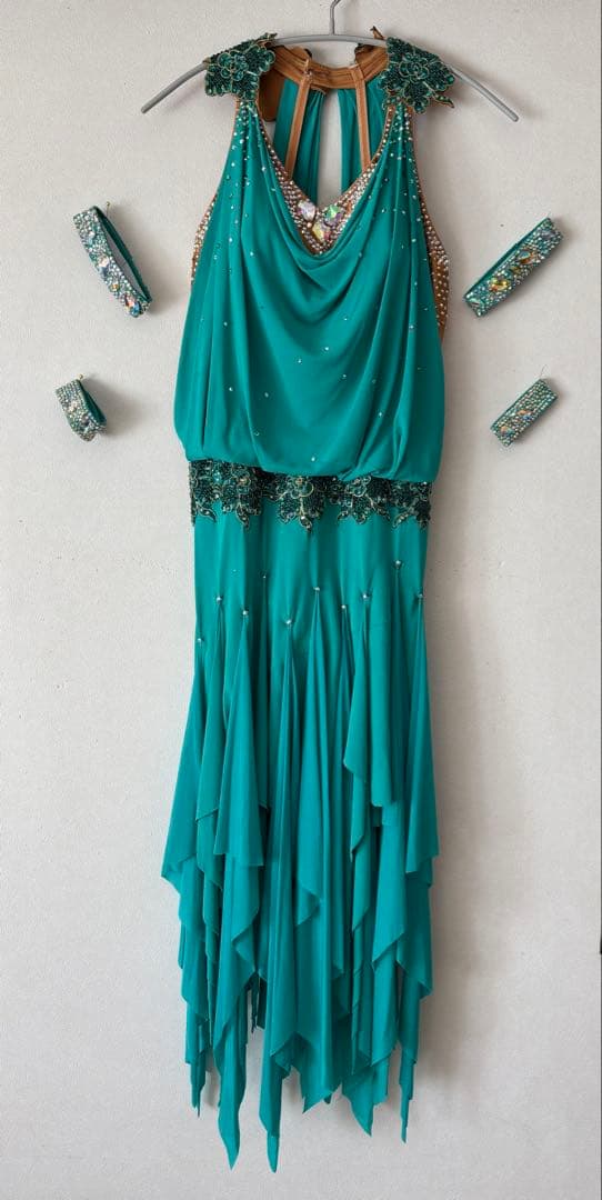 社交ダンス フジタドレス ラテン　石付きドレス　エメラルドグリーン フリル