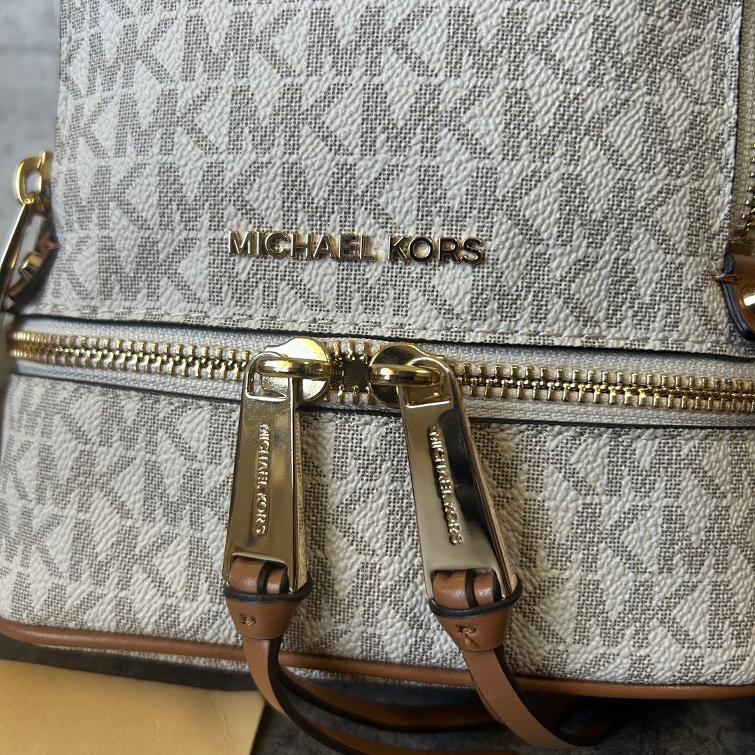 極美品 マイケルコース ミニバックパック リアジップ シグネチャー XS