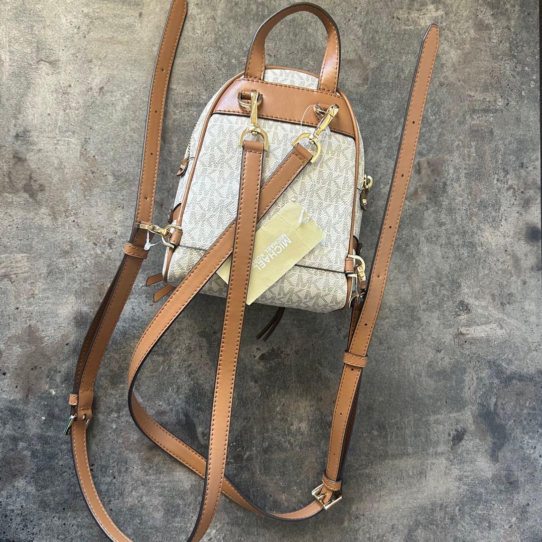 極美品 マイケルコース ミニバックパック リアジップ シグネチャー XS