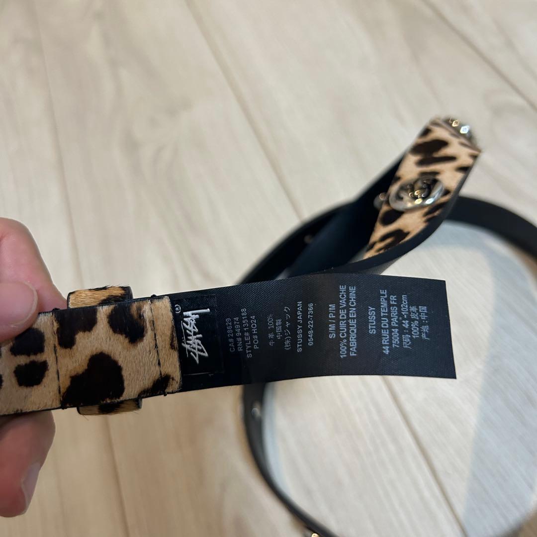 STUSSY ヒョウ柄のリベット付きベルト S/M - メルカリ