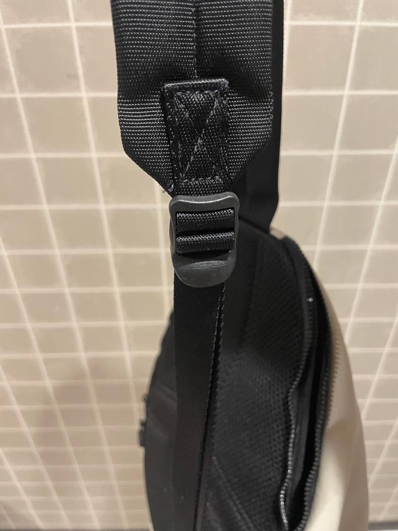 ONITSUKA TIGER オニツカタイガー 1949 ボディバッグ