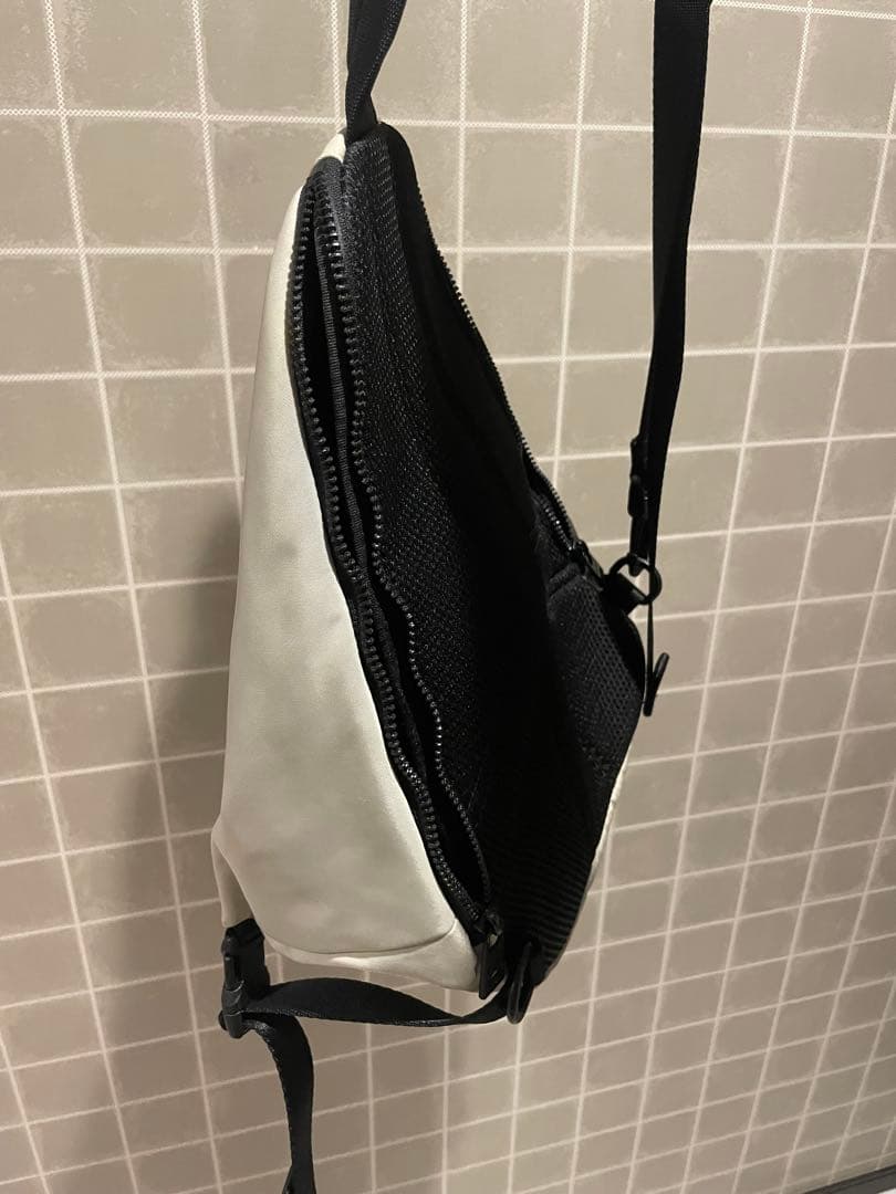 ONITSUKA TIGER オニツカタイガー 1949 ボディバッグ