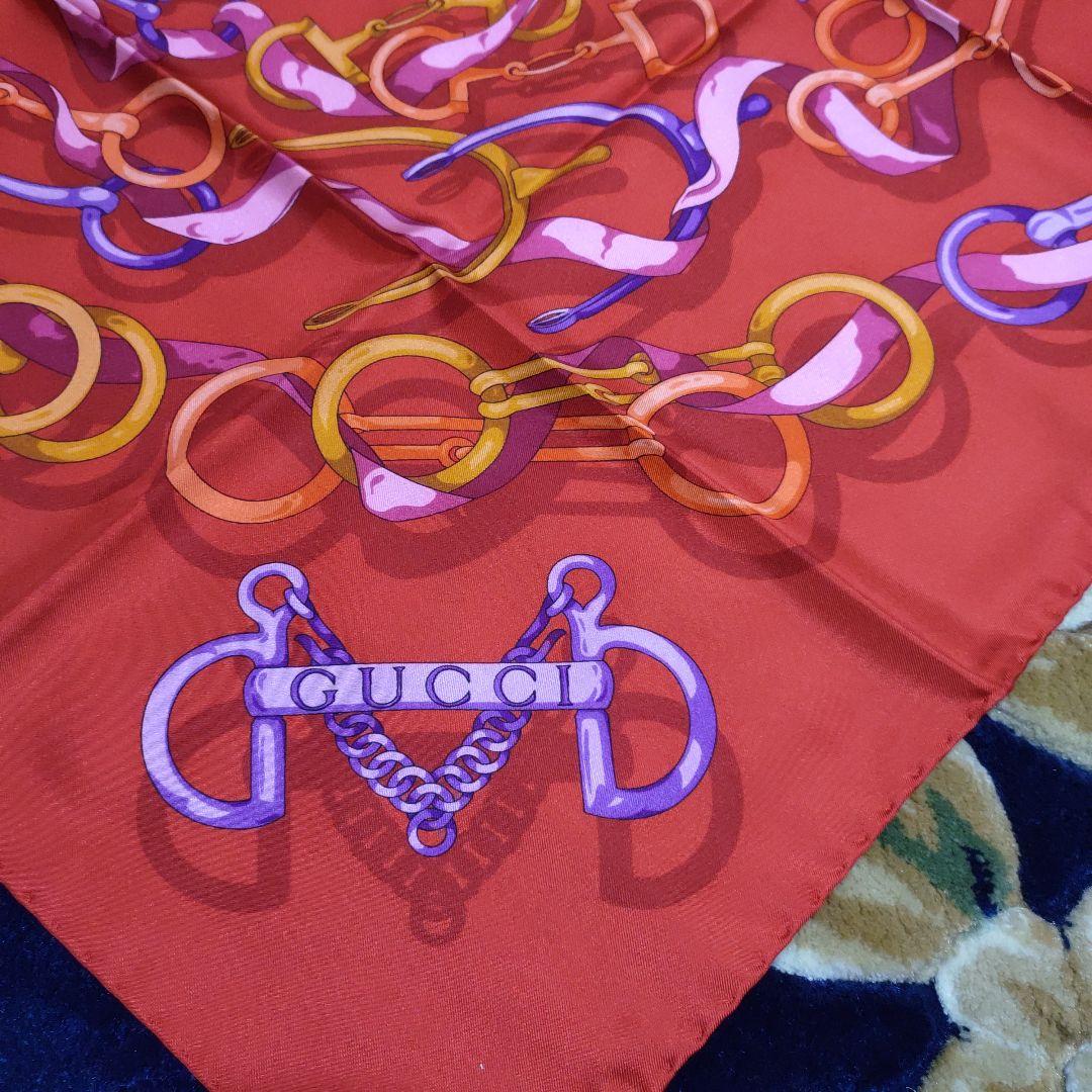 GUCCI 赤色ビットデザイン スカーフ