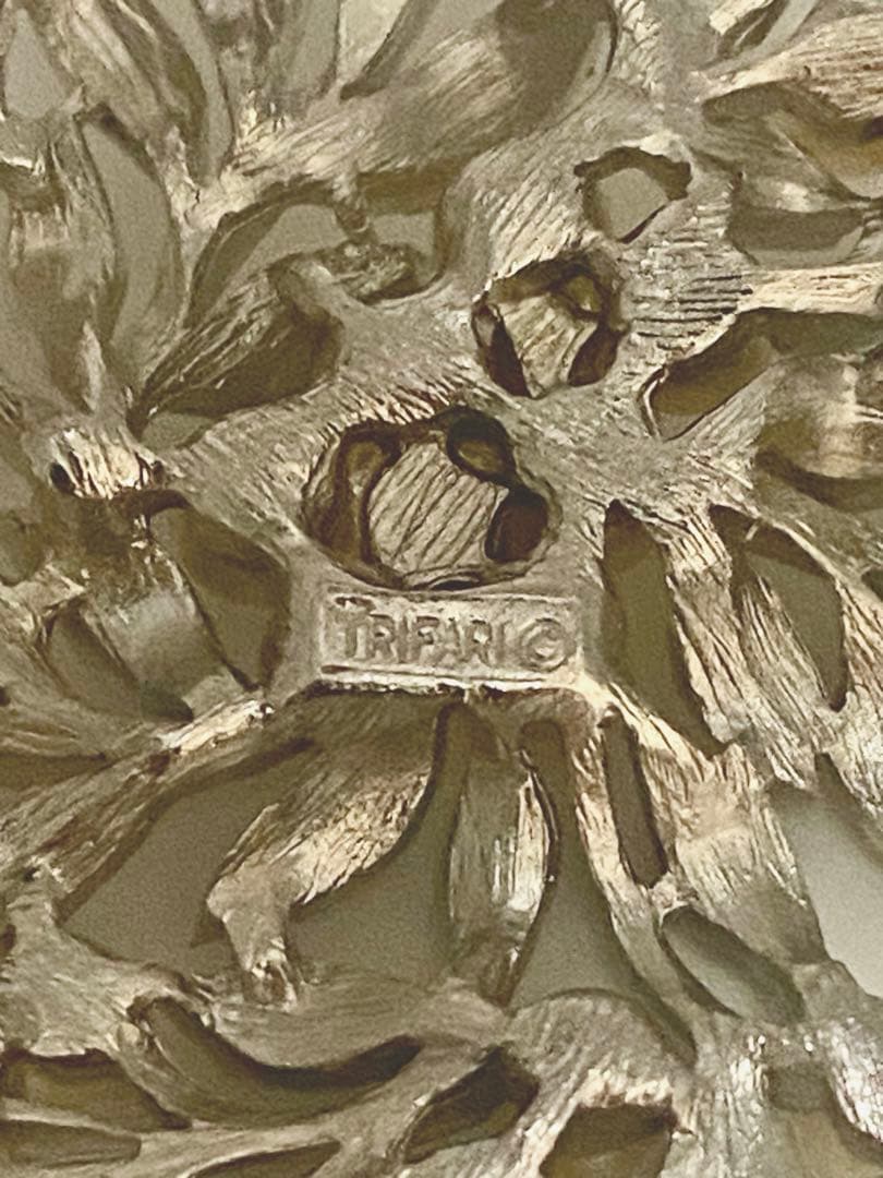 lotuscloud 2504⭐️TRIFARI トリファリ ヴィンテージブローチ