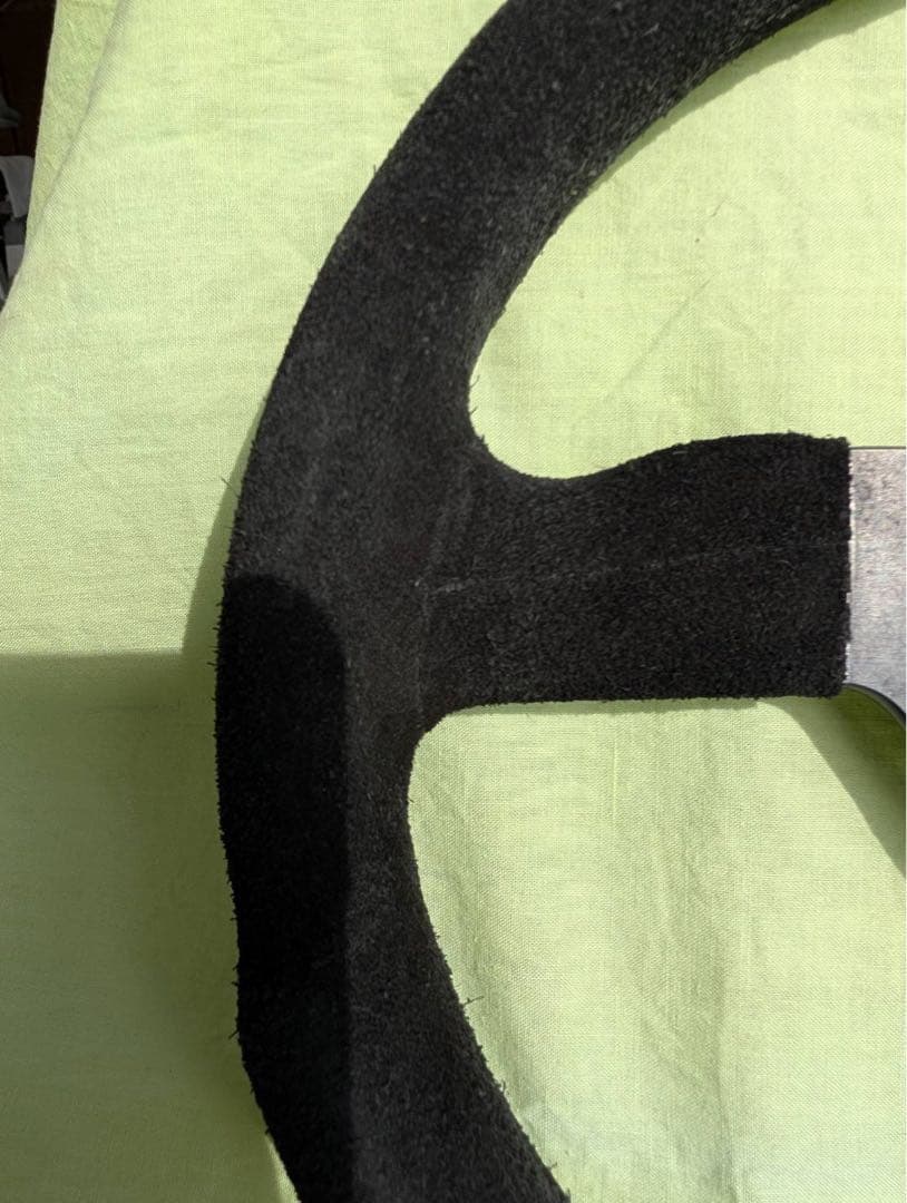 momo ステアリング 3スポーク 黒　スエード仕上げ