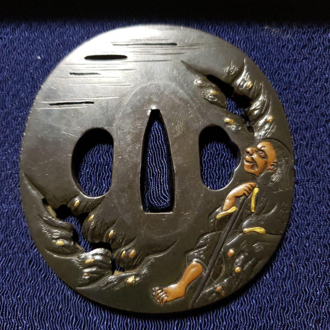 鉄拐仙人図鐔　直定　竪丸形　赤銅磨地　鋤出高彫　象篏色絵　小透　角耳小肉　鍔 鐔