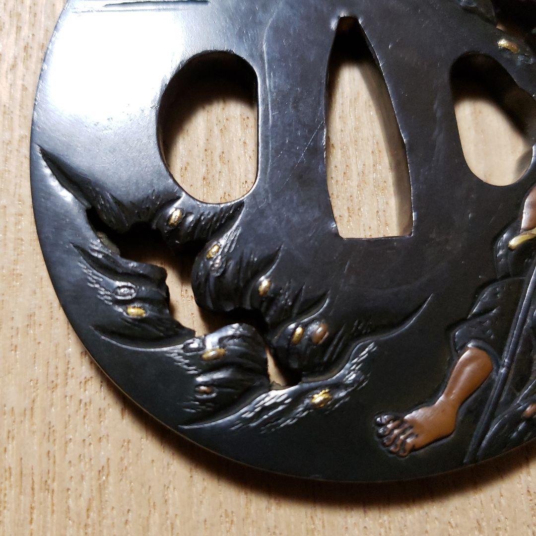 鉄拐仙人図鐔　直定　竪丸形　赤銅磨地　鋤出高彫　象篏色絵　小透　角耳小肉　鍔 鐔