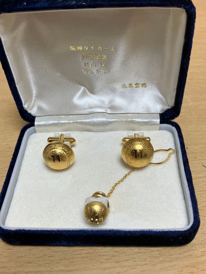 阪神村山実引退記念カフスボタン&ネクタイピン - メルカリ