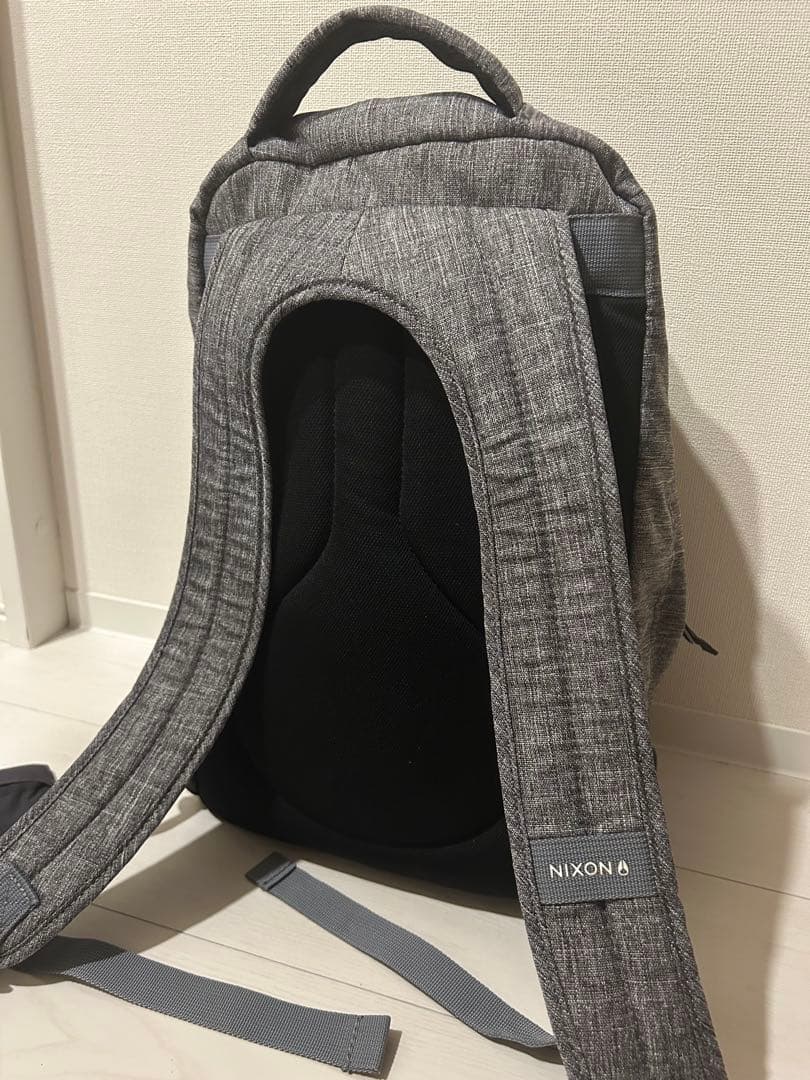 NIXON リュックサック グレー　新品未使用