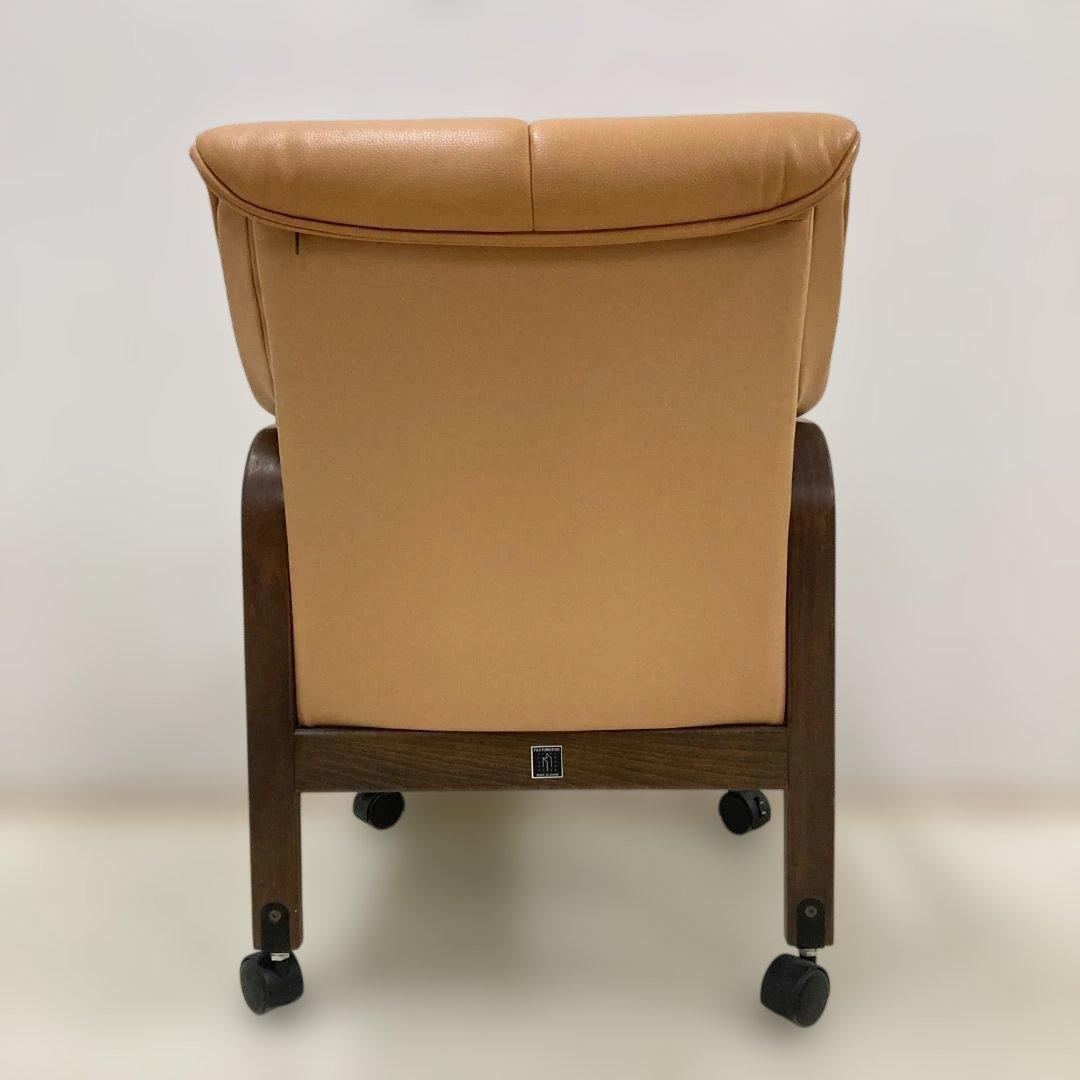 フジファニチャー　キャスター付　革製ダイニングチェア　アームチェア　椅子　チェア