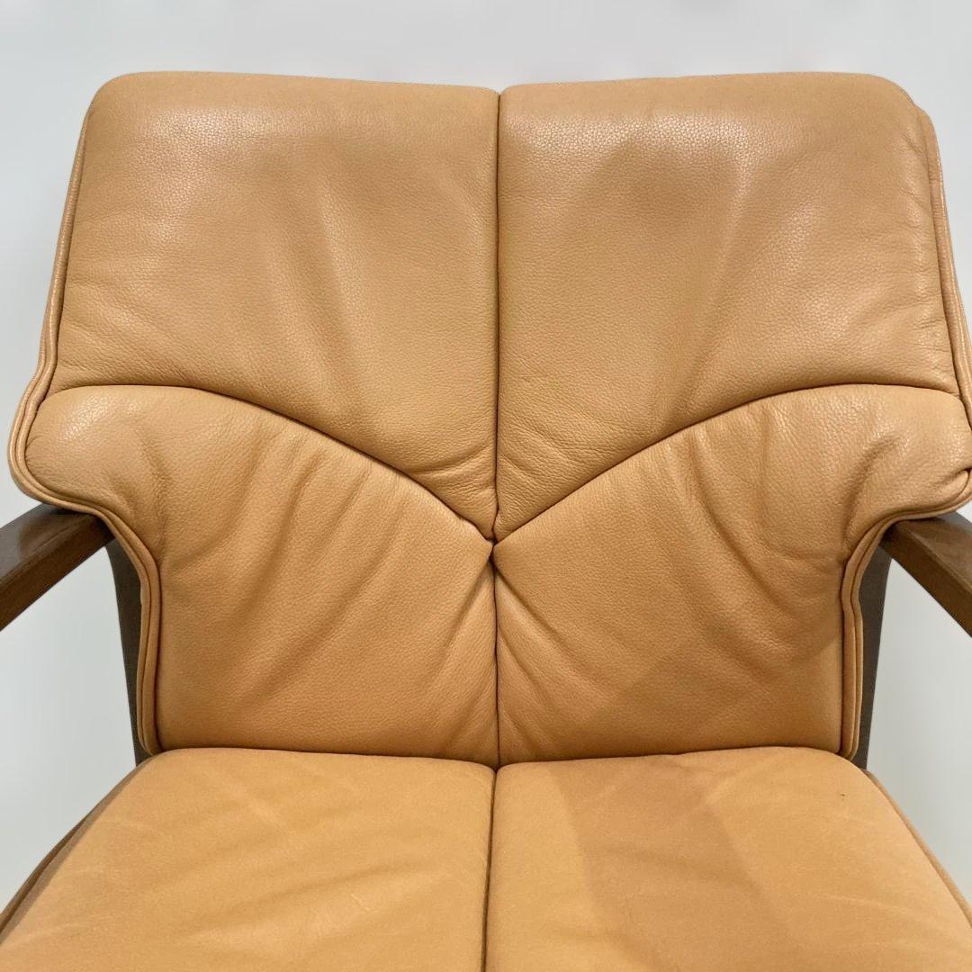 フジファニチャー　キャスター付　革製ダイニングチェア　アームチェア　椅子　チェア