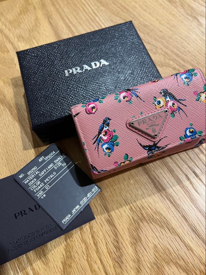 PRADA 3角ロゴキーケース