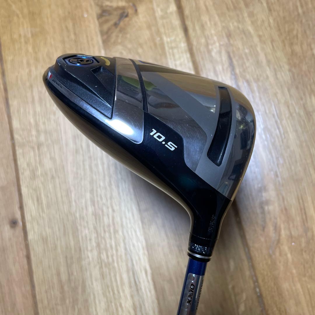 赤い色 XXIO 11 ドライバー 10.5°