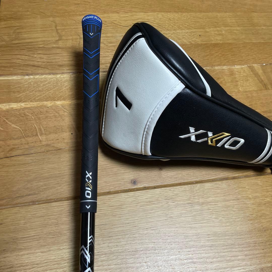 赤い色 XXIO 11 ドライバー 10.5°