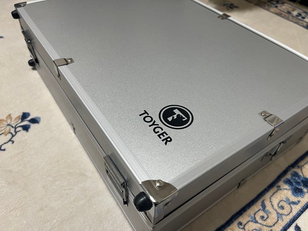 TOYGER アタッシュケース（シルバー） &カードバインダー - メルカリ