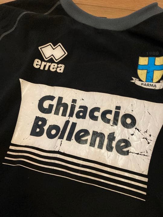 サッカーウェア　errea イタリア　L パルマ　胸プリントヒビ割れ