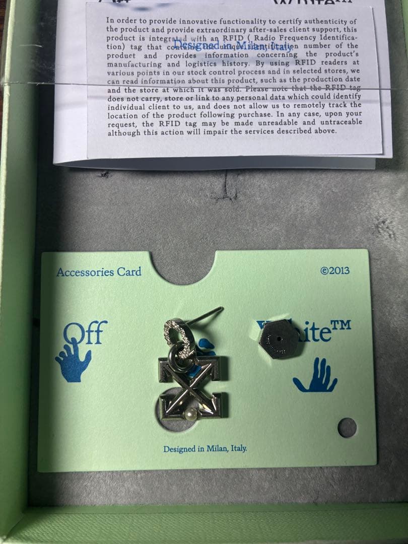 Off-White アローピアス