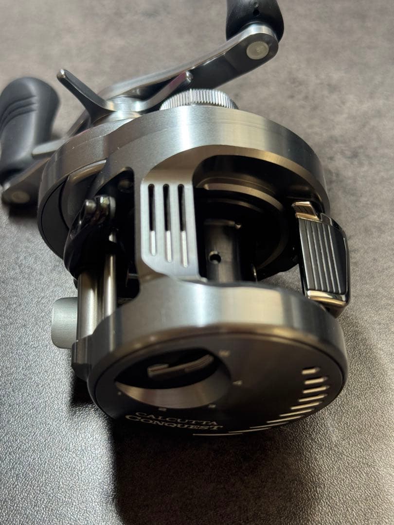 美品　SHIMANO 20 CALCUTTA CONQUEST DC 100