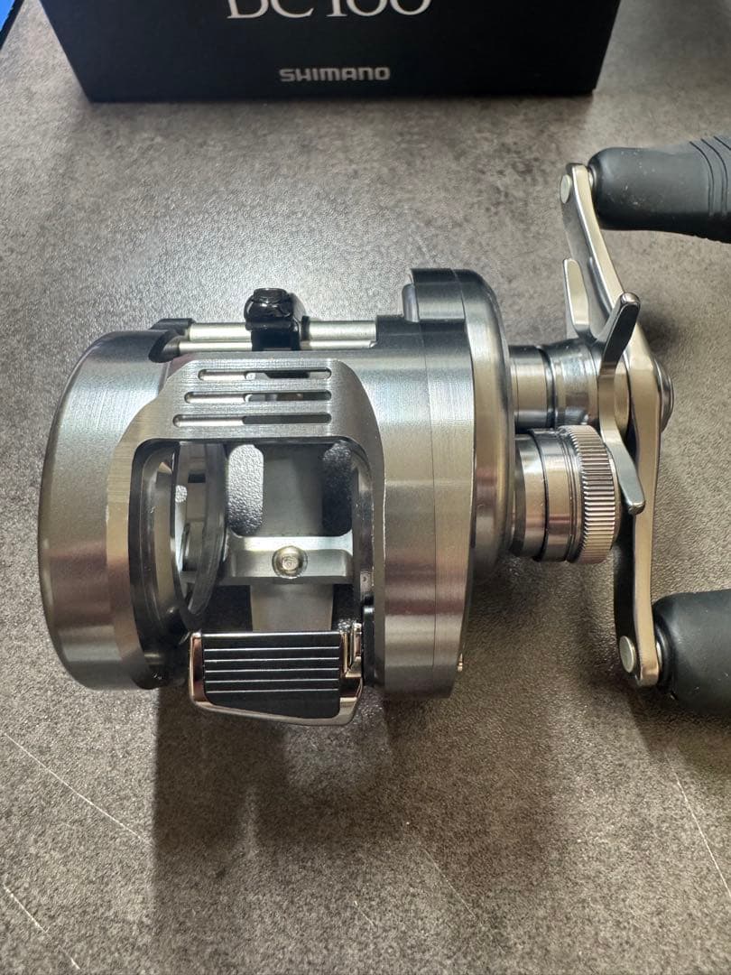 美品　SHIMANO 20 CALCUTTA CONQUEST DC 100