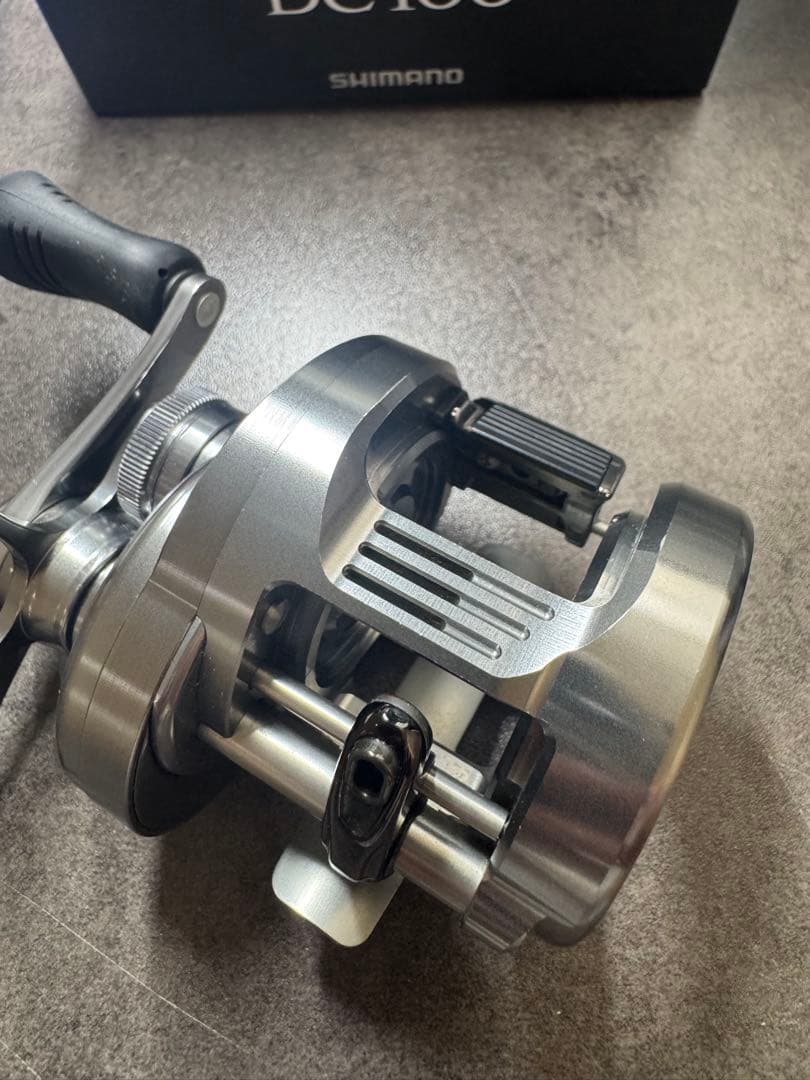 美品　SHIMANO 20 CALCUTTA CONQUEST DC 100