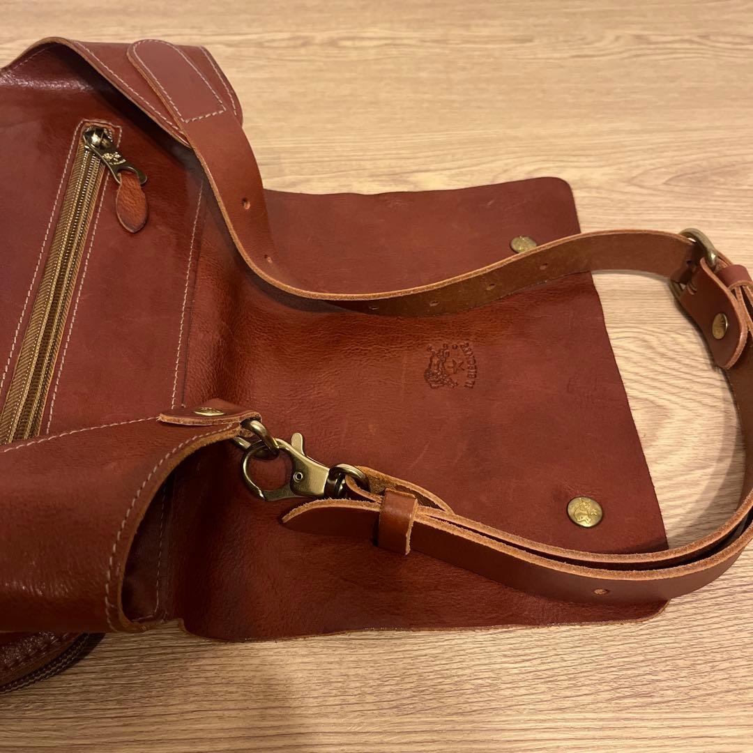 ILBISONTE ボディバッグ　ブラウン　レザー　バムバッグ　あか茶