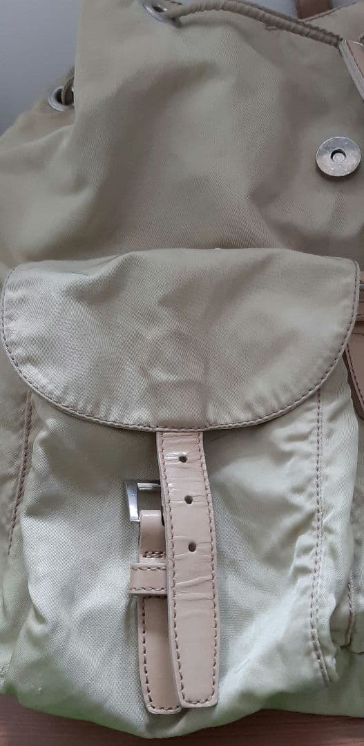 プラダ　リュック　ベージュ