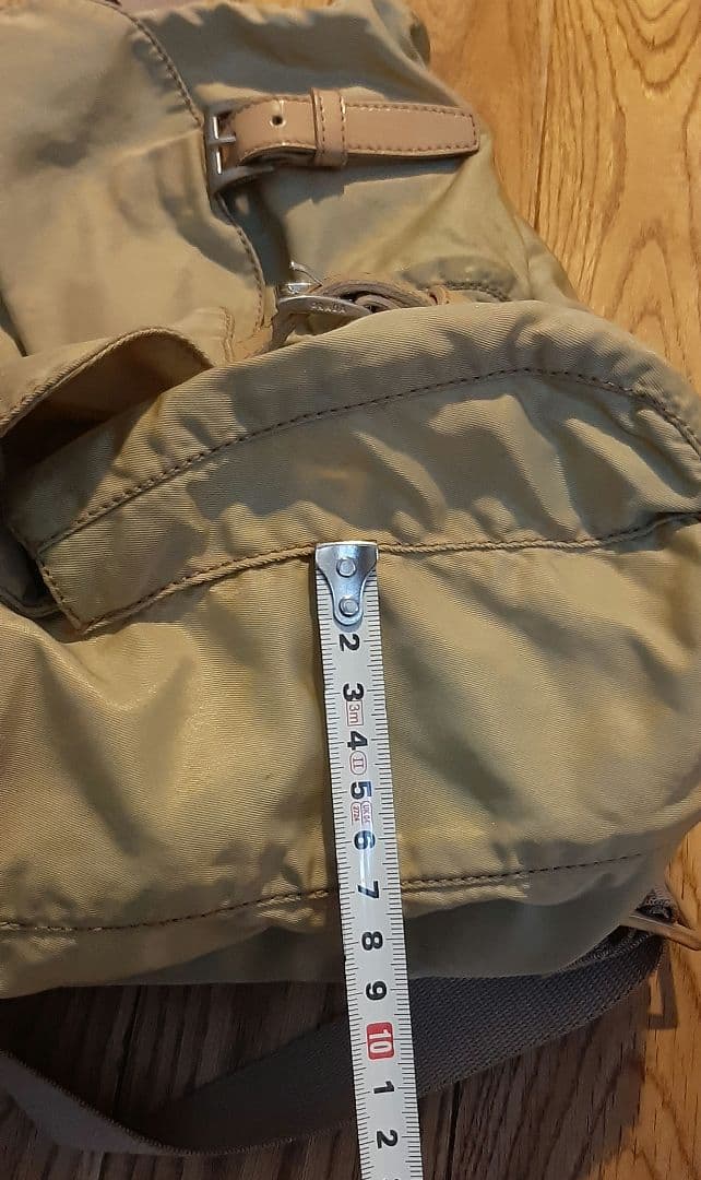 プラダ　リュック　ベージュ