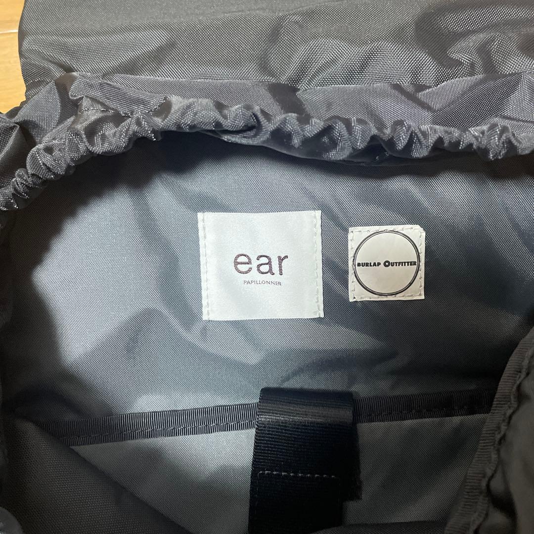 ear購入シンプルな黒のバックパック旅行にも最適美品