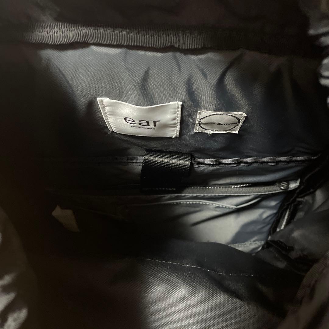 ear購入シンプルな黒のバックパック旅行にも最適美品