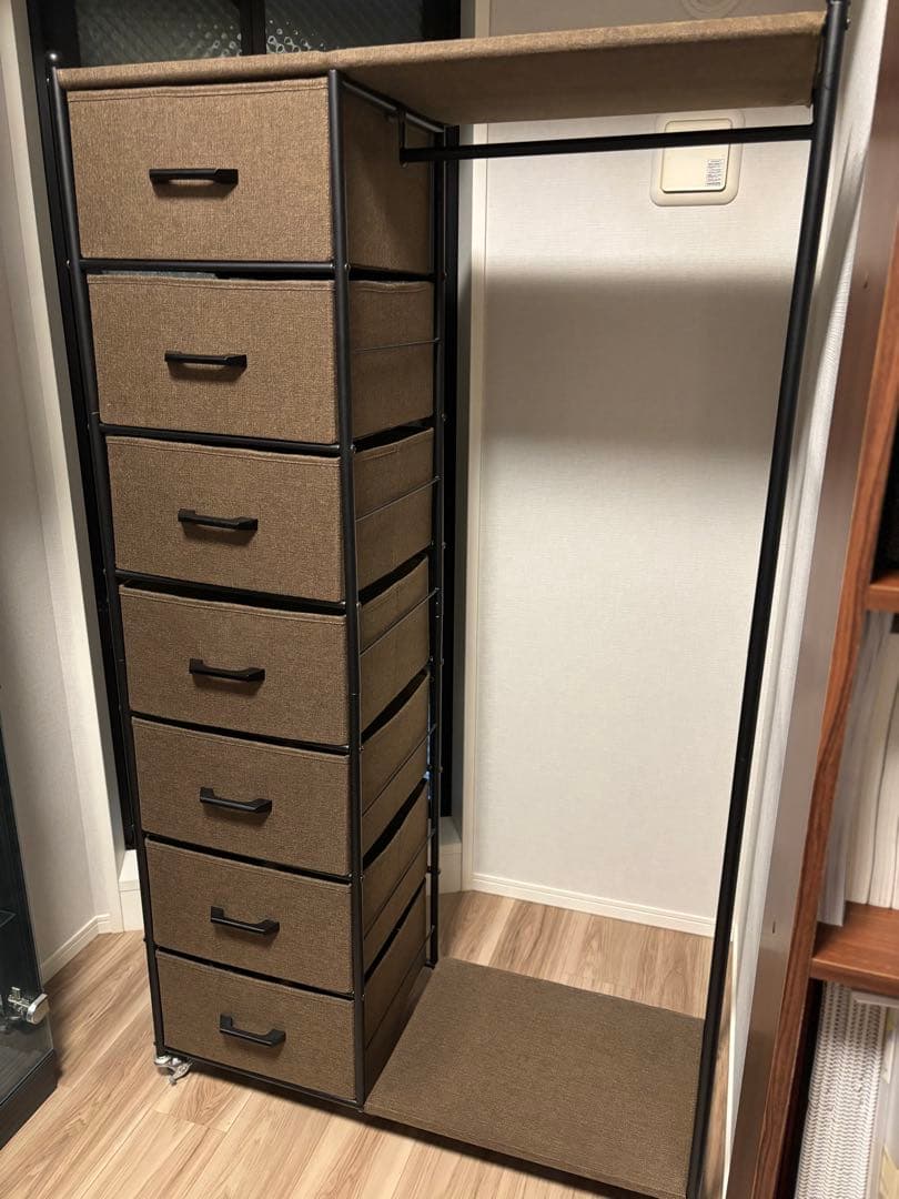 7段引き出し付きハンガーラック　収納たっぷり　キャスター付き　洋服