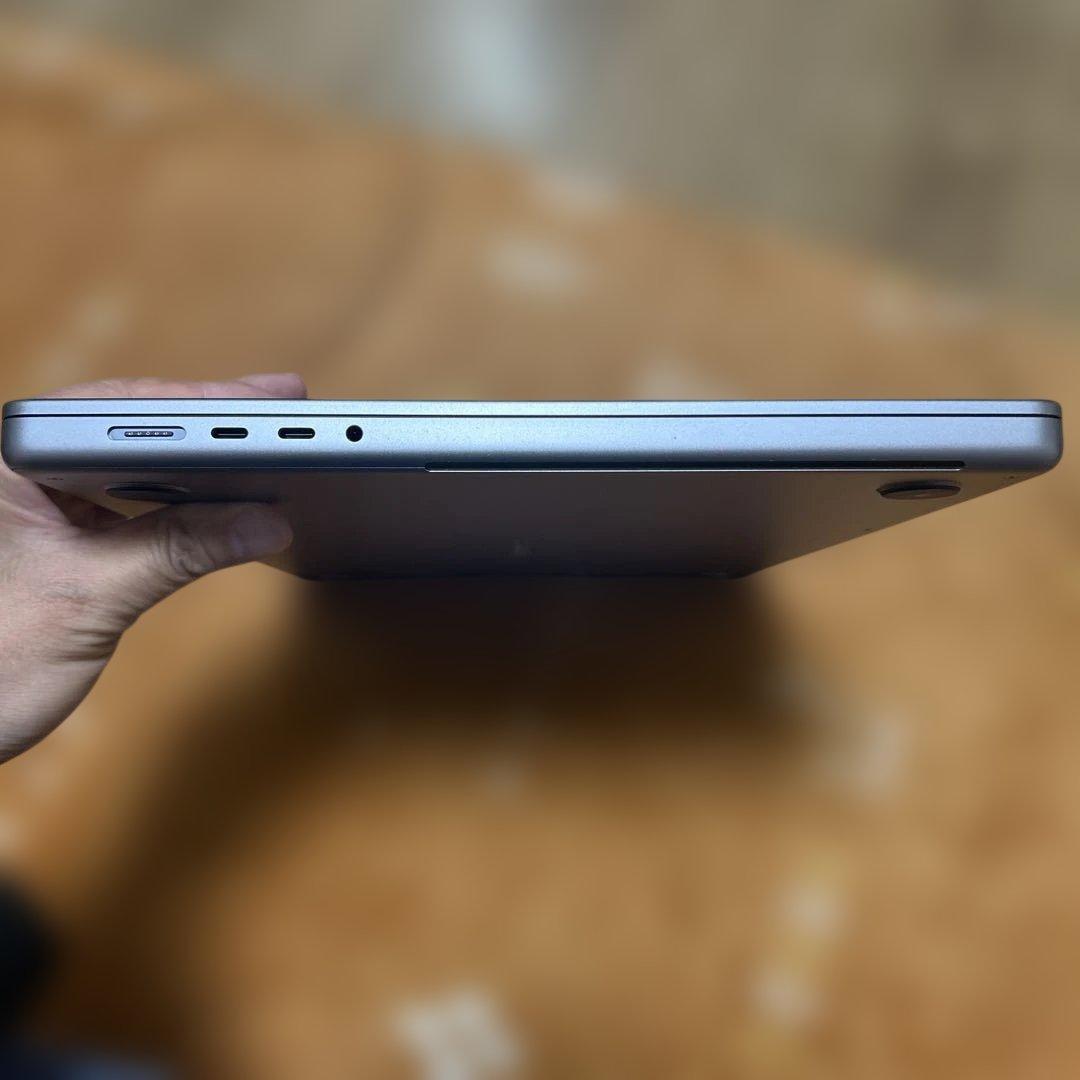 快速MacBook Pro M1 32GB 16core 500GB