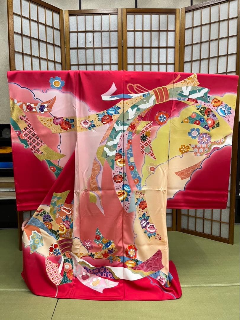 女児四つ身祝着　赤色 花柄 鶴模様 重ね襟　和装　着物　浴衣　七五三　絵羽板