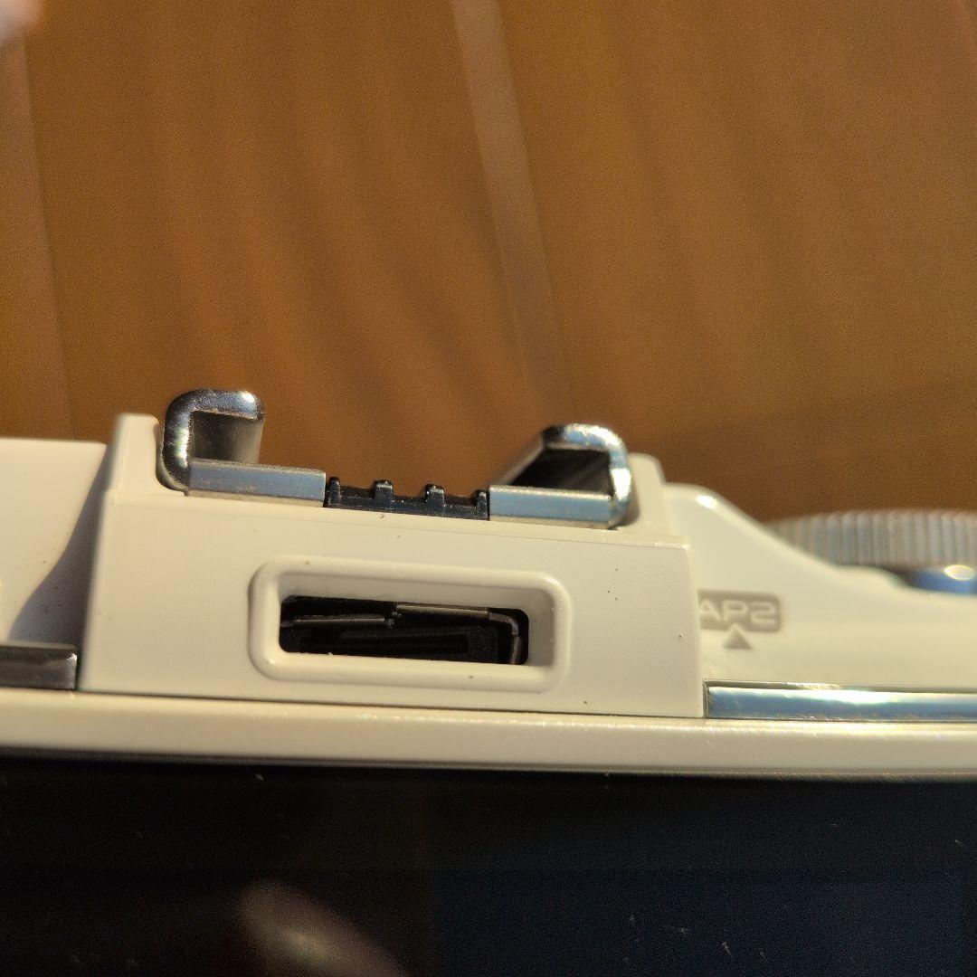 OLYMPUS E-P3 ホワイト ミラーレス一眼　ツインレンズキット　EVF付