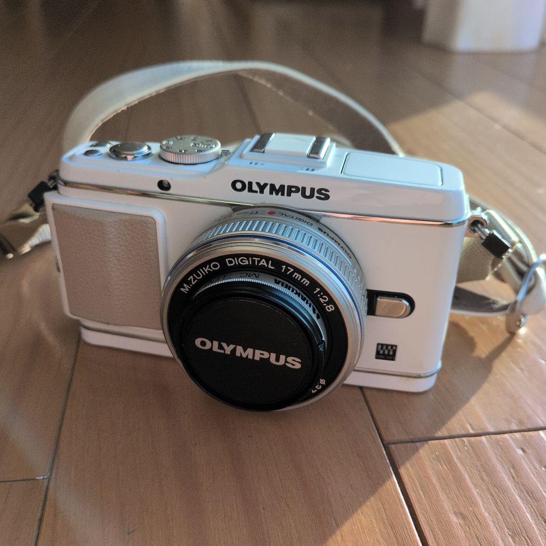 OLYMPUS E-P3 ホワイト ミラーレス一眼　ツインレンズキット　EVF付