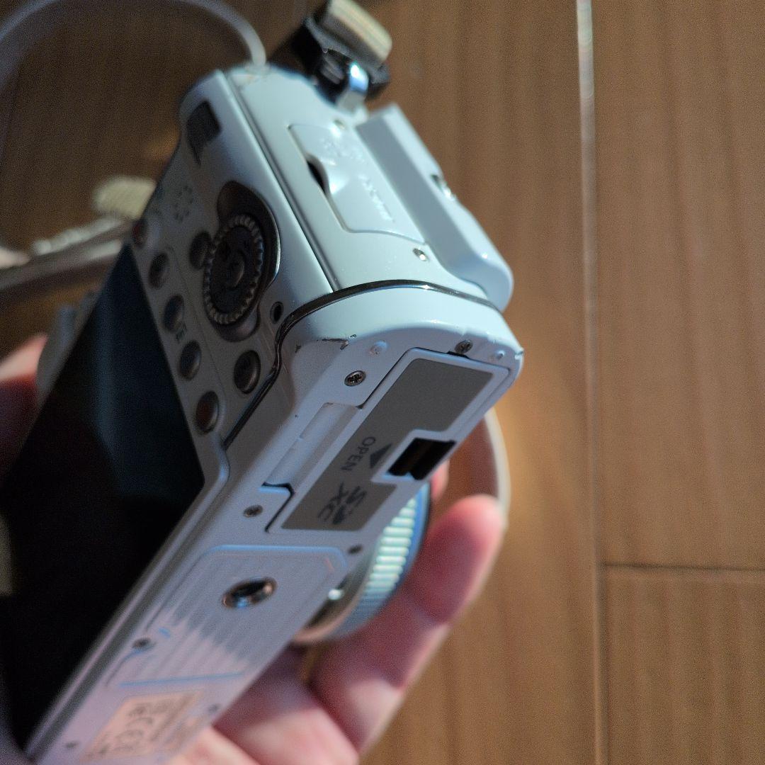 OLYMPUS E-P3 ホワイト ミラーレス一眼　ツインレンズキット　EVF付