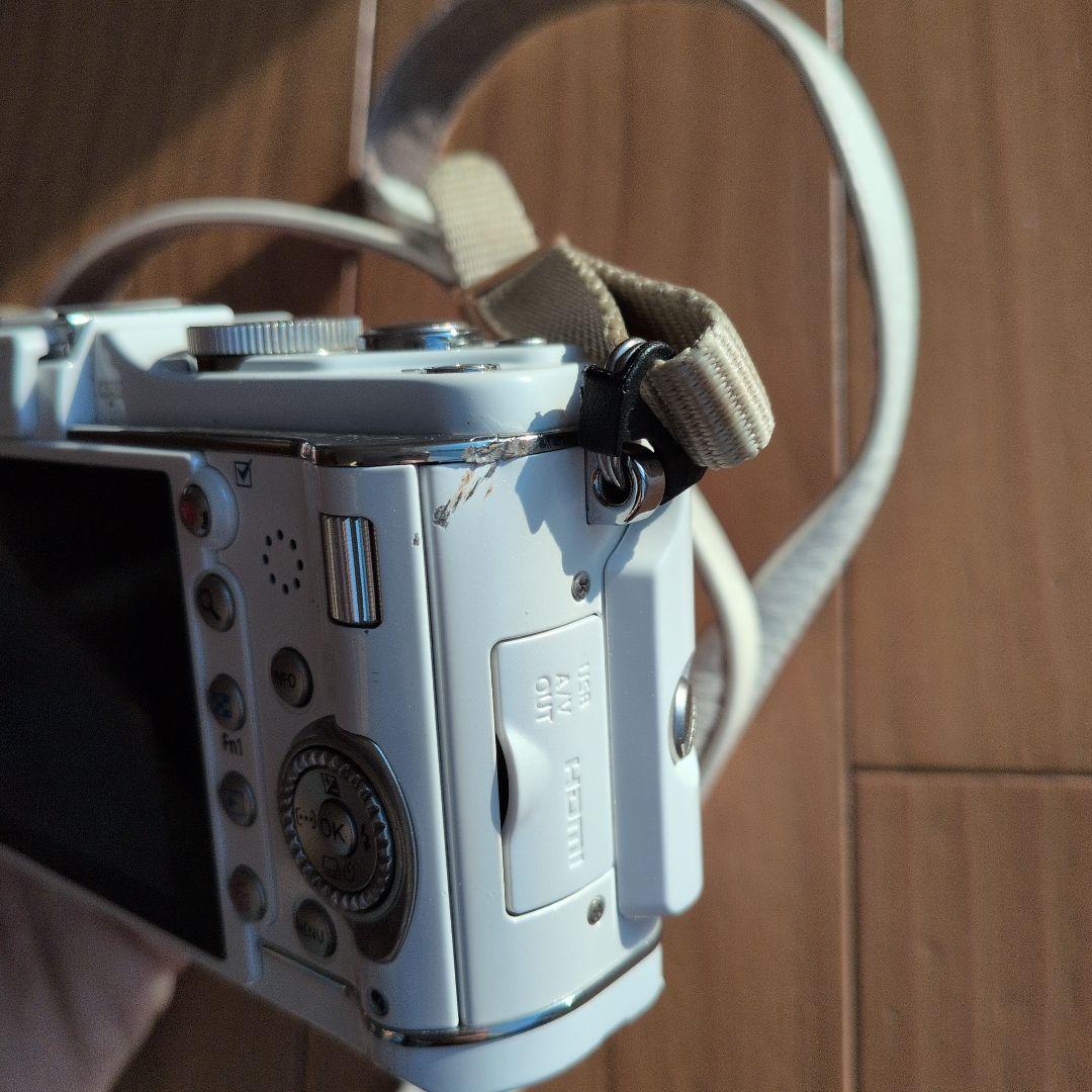 OLYMPUS E-P3 ホワイト ミラーレス一眼　ツインレンズキット　EVF付