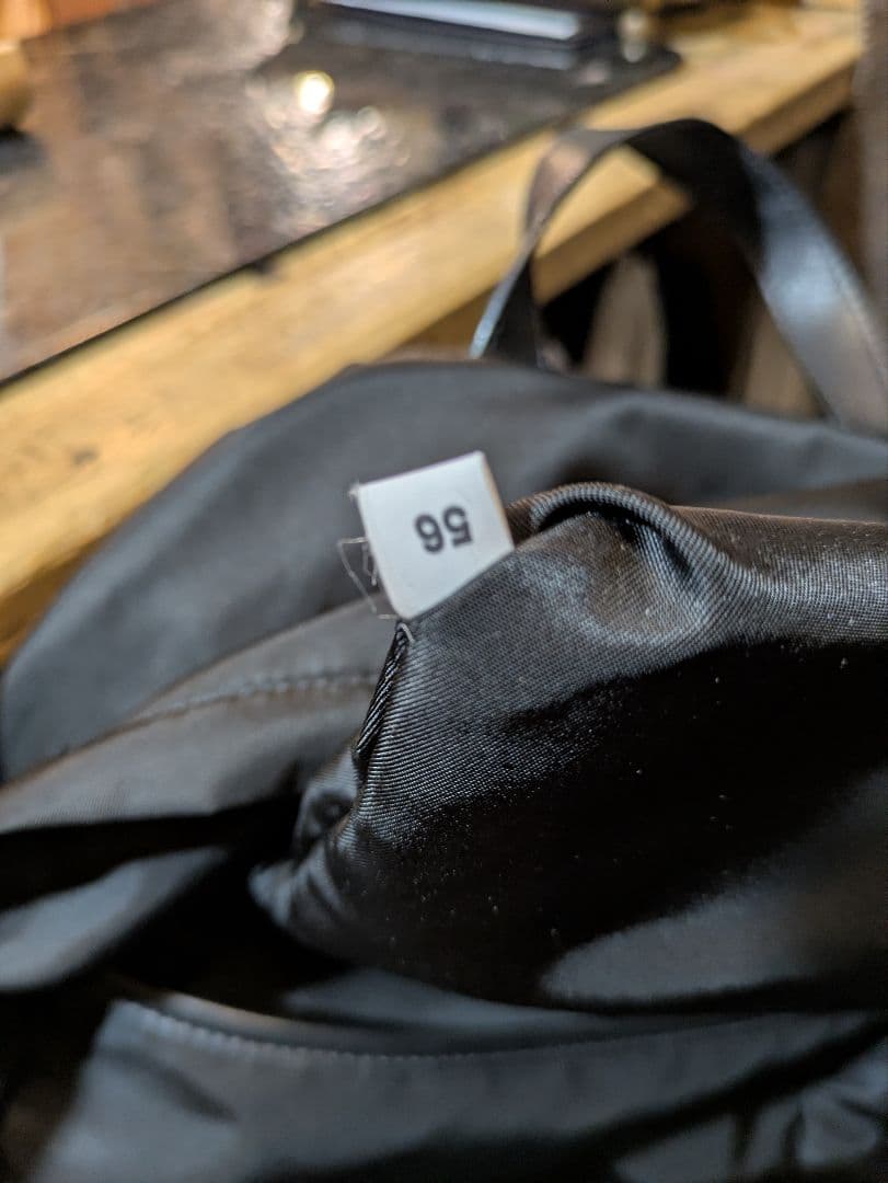 【美品】PRADA 　プラダ　三角プレート　ショルダー　レザー　金具　ナイロン